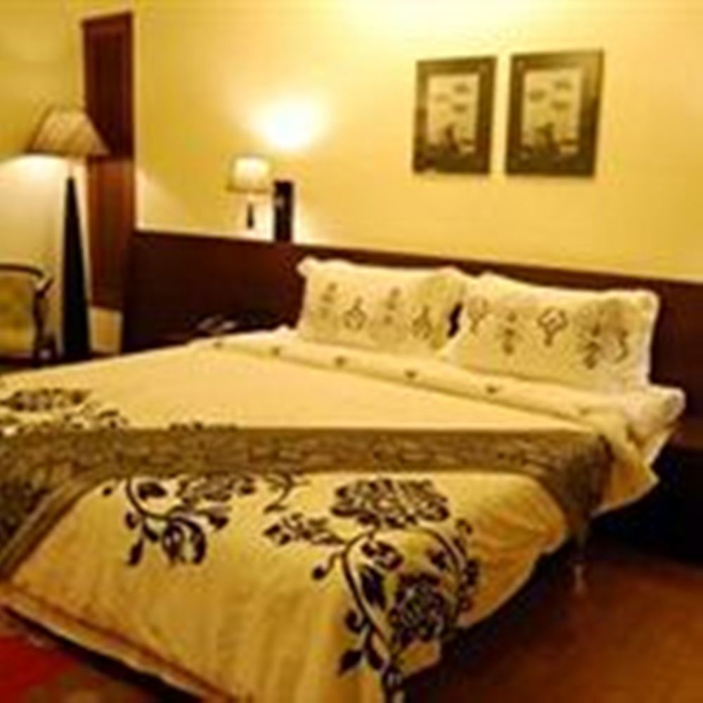 Rpj Hotel Rajkot Eksteriør bilde