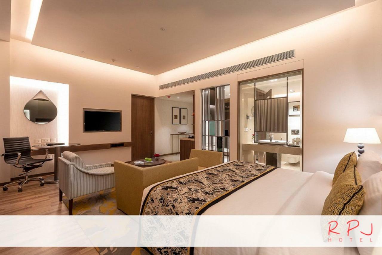 Rpj Hotel Rajkot Eksteriør bilde