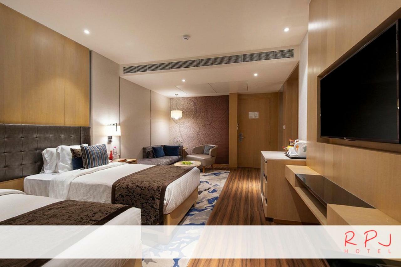 Rpj Hotel Rajkot Eksteriør bilde