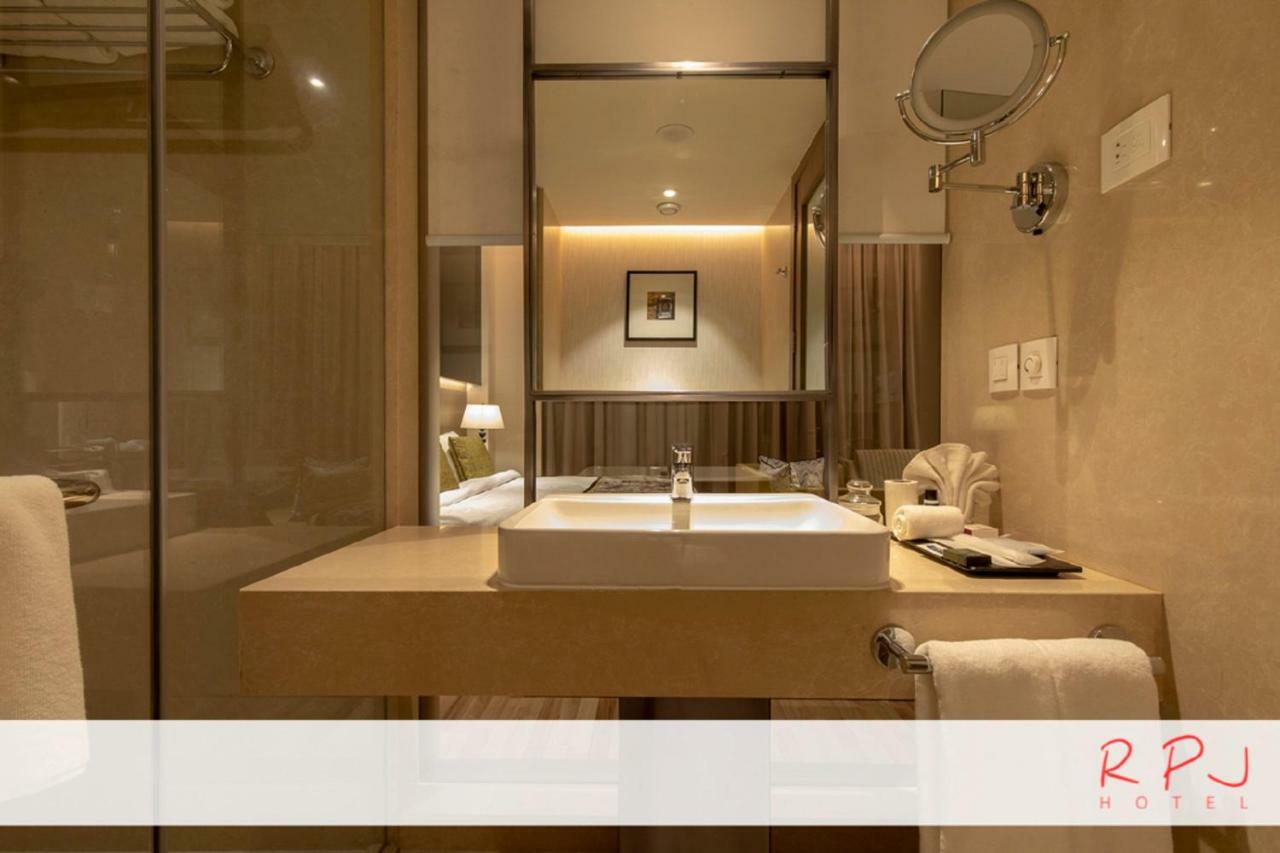 Rpj Hotel Rajkot Eksteriør bilde