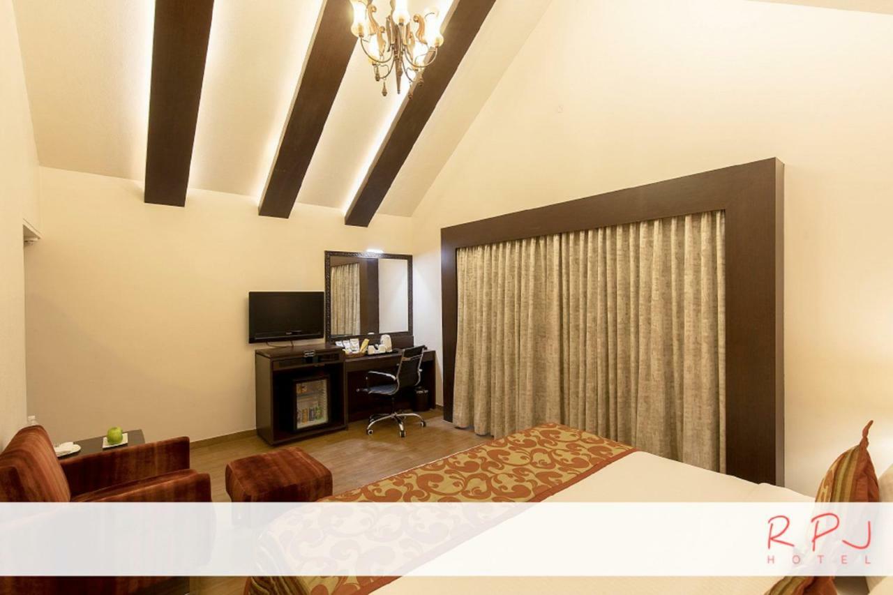 Rpj Hotel Rajkot Eksteriør bilde
