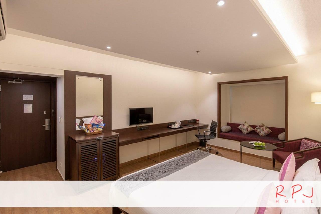 Rpj Hotel Rajkot Eksteriør bilde