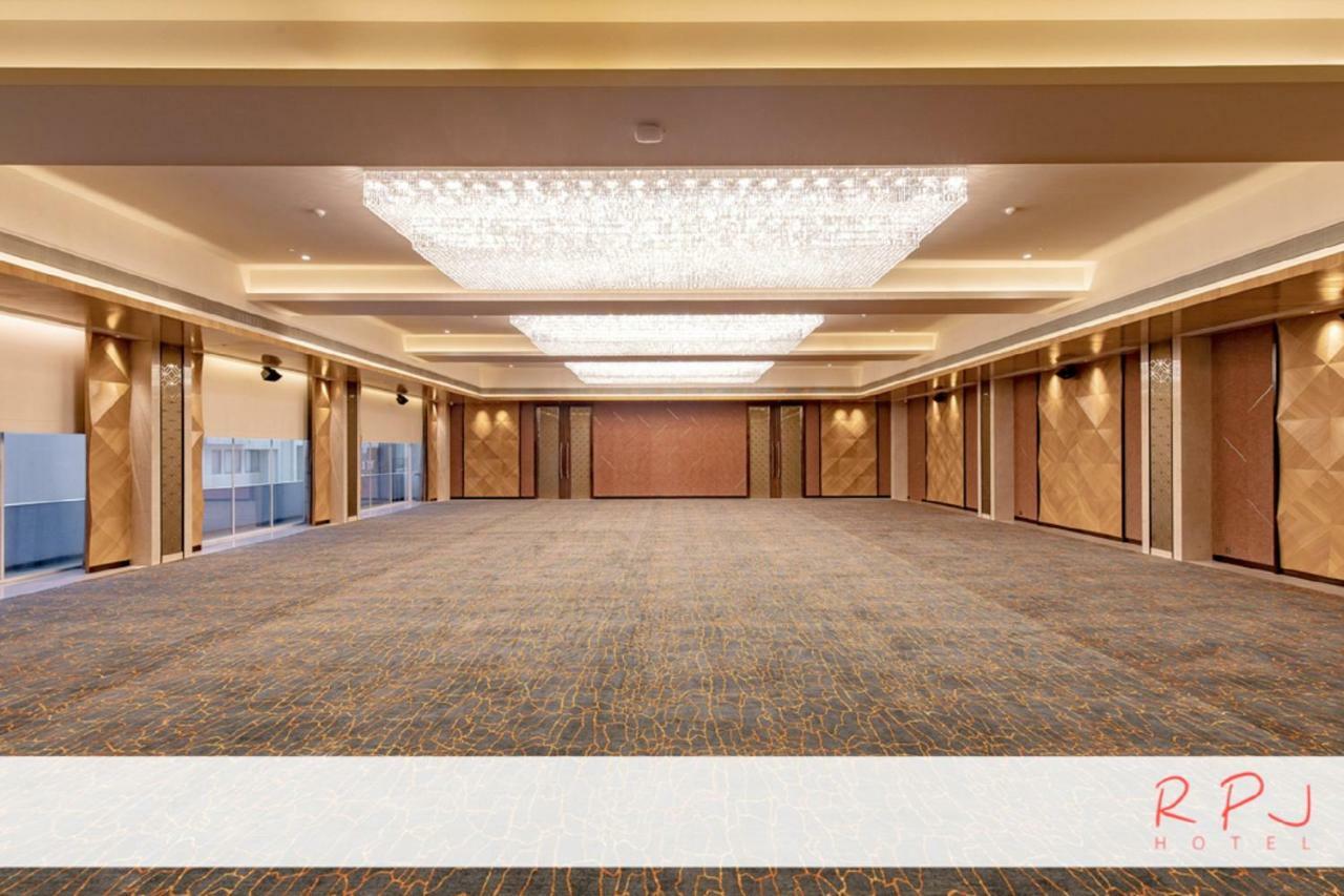 Rpj Hotel Rajkot Eksteriør bilde