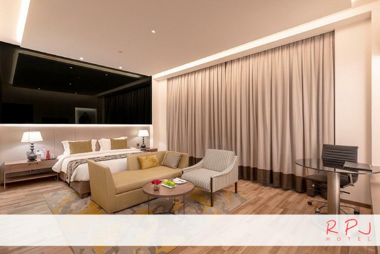 Rpj Hotel Rajkot Eksteriør bilde