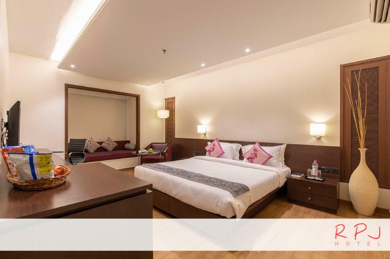 Rpj Hotel Rajkot Eksteriør bilde