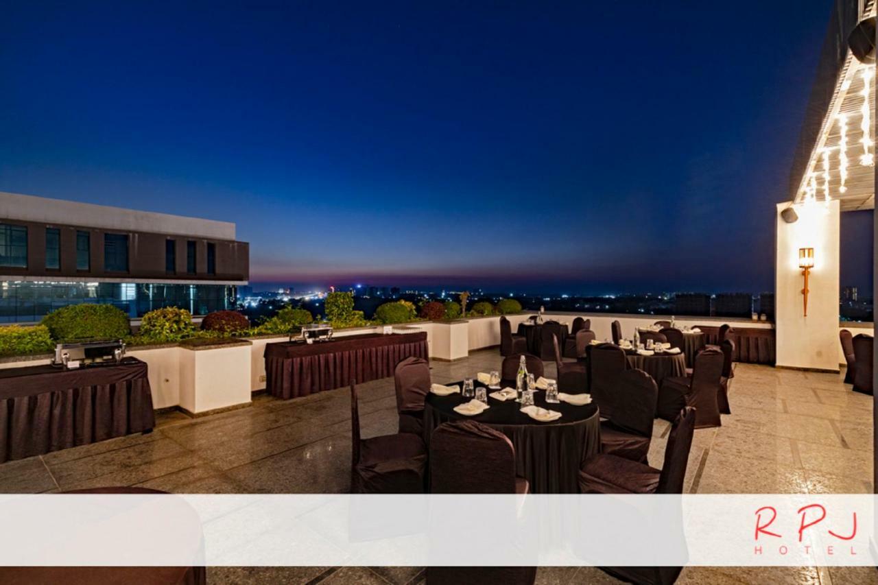 Rpj Hotel Rajkot Eksteriør bilde
