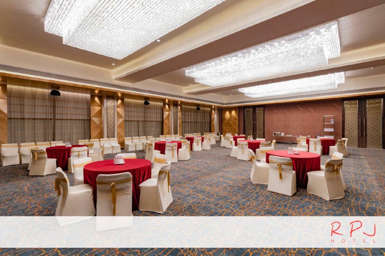 Rpj Hotel Rajkot Eksteriør bilde